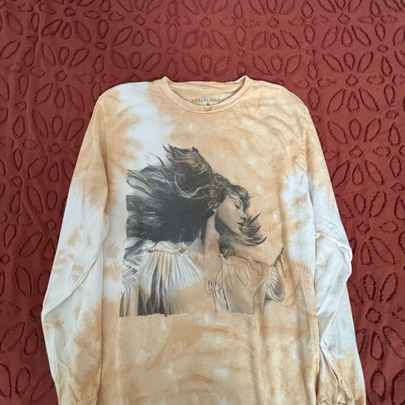 Taylor Swift FEARLESS (TV) Album Cover Tie Dye Long Sleeve Shirt - Picture 3 of 4
